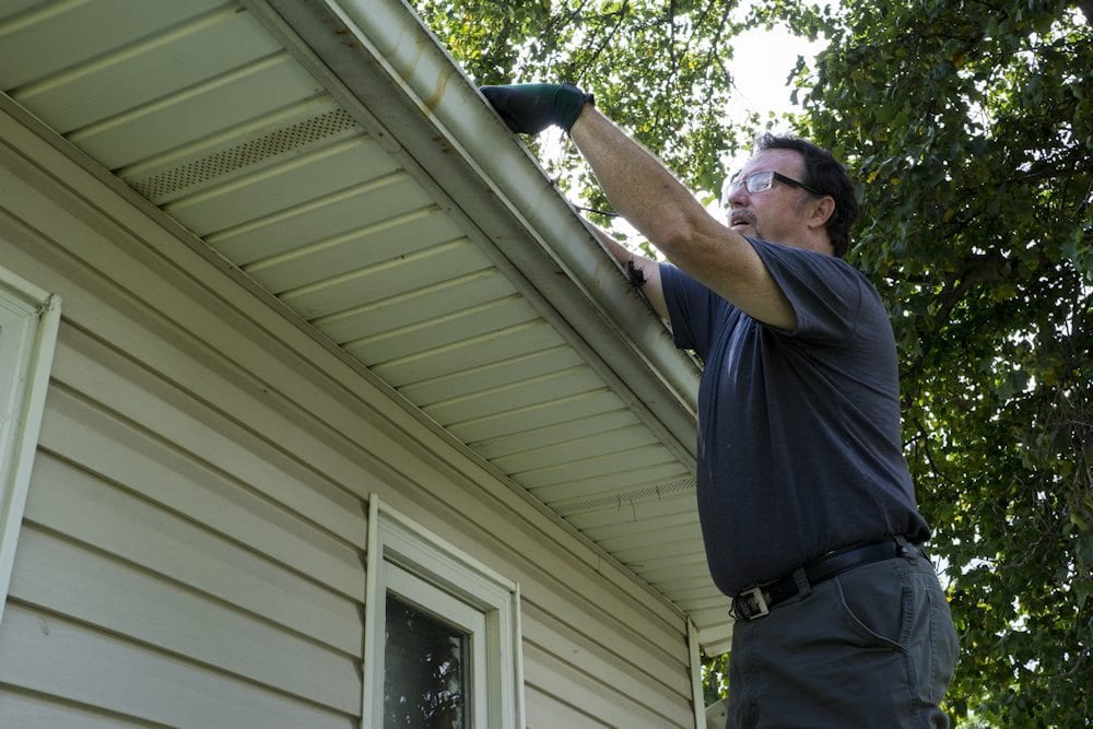 cleaning gutters dupage home services 1000